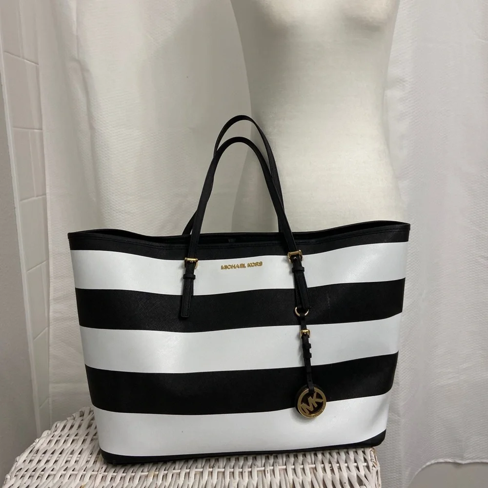 Michael Kors Jet Set Tote - Picture 2 of 5